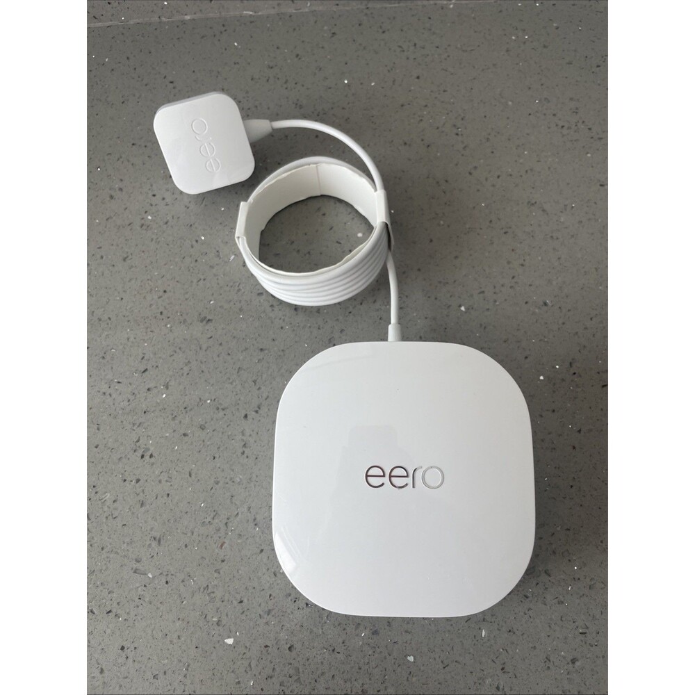 EERO 6 Dual-Band Mesh Wi-Fi 6 Extender Q010001 with Cord. Used